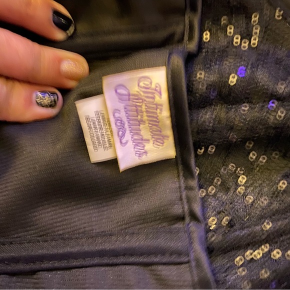 Beautiful Sequin Corset with triangle bottoms - Picture 3 of 11